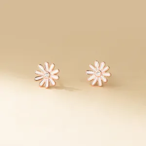 S925 Silber Gänseblümchen Ohrringe, weiße Emaillierte Blumen Ohrstecker für Damen.