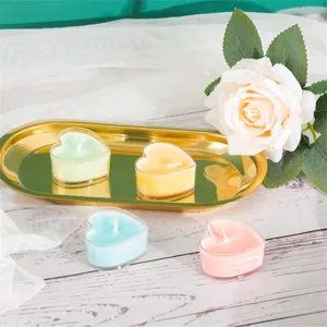 Set de bougies parfumées en forme de cœur, idéales pour les dîners romantiques et anniversaires.