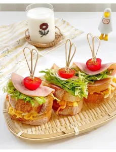 Disposable heart-shaped bamboo fruit picks for creative food presentation, party snacks, and desserts.
