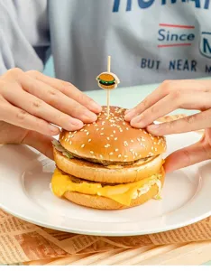 Disposable creative bamboo food picks with cute burger toppers for parties and fruit decoration.