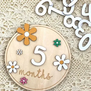 Disque de jalon mensuel pour bébé en bois avec fleurs mignonnes et chiffres DIY souvenirs.