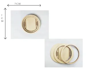 Detailansicht des geschnitzten Holz-DIY-Materialpakets, antikes hohles Fensterrahmen-Design.