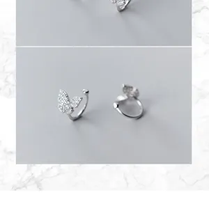 S925 zilveren strass vlinder oorclips oorbellen zonder piercing gedetailleerd weergave.