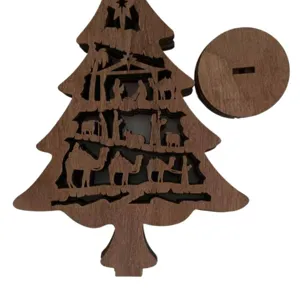 Sapin de Noël en bois avec scène de nativité, charmant ornement de table marron pour les fêtes.