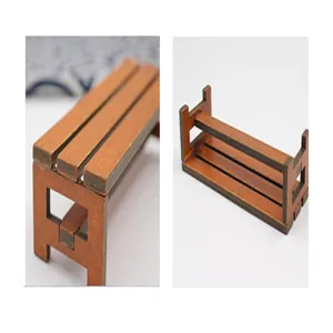 Miniatur Holzbank Detailansicht mit feiner Verarbeitung und niedlichem Mini Deko Design.