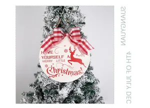 Plaque suspendue en bois de Noël avec nœud à carreaux et motif de cerf pour déco de fête.
