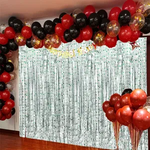 Silberner Lametta Vorhang mit grünen Sternen Geburtstag Party Hintergrund Dekoration.