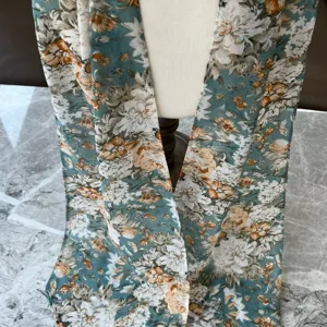 Vintage Blumenprint Kunst-Georgette Schal für Damen, elegante türkise Halskrause Tuch.