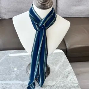 Eleganter dunkelblauer gestreifter langer Schal für Damen, stilvolles Halstuch für Alltag.