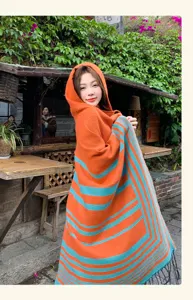 Mujer otoño invierno capucha efecto cachemir capa chal étnico naranja rayas azules diseño.