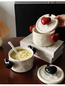 Cute ceramic instant noodle bowl with heart lid and double handles for home dormitory.