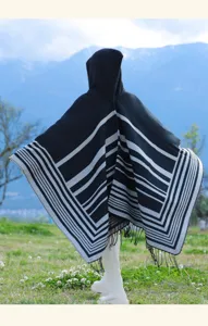 Otoño invierno mujeres capucha ponch capa negro blanco a rayas borlas cálido acogedor chal abrigo