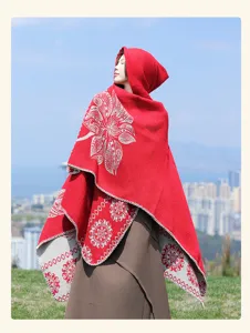 Details of the ethnic cashmere-feel hooded shawl cloak, exquisite floral pattern and warm design.