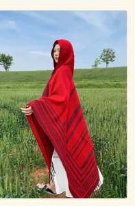 Poncho con capucha rojo para mujer, estilo étnico capa de invierno cálida y gruesa ideal.
