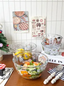 Bol de ensalada de vidrio transparente con bonitos dibujos, ideal para frutas y postres caseros.