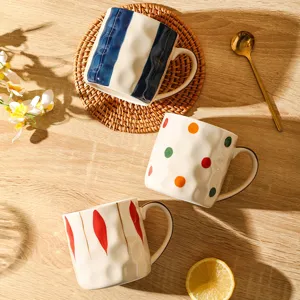 Tasse en céramique créative japonaise, élégant mug à café texturé pour bureau et maison.