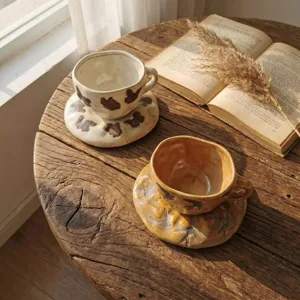 Taza de cafe de ceramica hecha a mano con platillo, taza rustica para el hogar y la oficina.