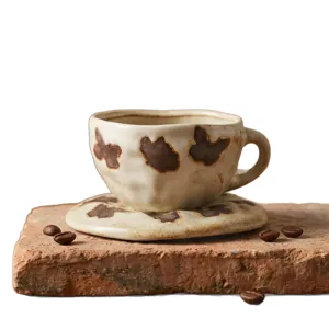 Taza de café de cerámica artesanal vintage con platillo, taza artística irregular.