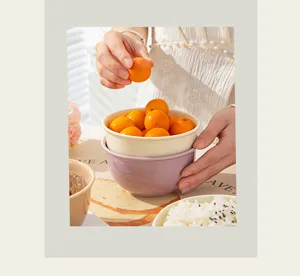 Ensemble de bols en ceramique, vaisselle esthetique pour salade, yaourt et cuisine.