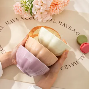 Joli bol à riz en céramique, couleurs pastel mignonnes pour cuisine, idéal pour salade ou yaourt.