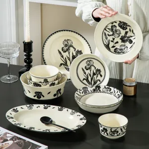 Juego de vajilla de cerámica con diseño floral retro en blanco y negro, platos.