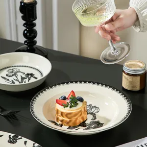 Conjunto de vajilla de cerámica en blanco y negro vintage, elegante cuenco y plato de postre.
