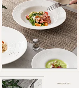 Gedetailleerd overzicht van een witte keramische pastabord met ringen, prachtig servies.