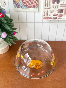 Bol de ensalada de vidrio transparente con bonito estampado de animales de dibujos animados.