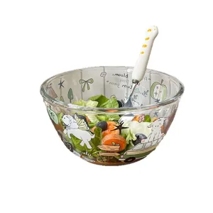 Ensaladera de vidrio transparente con bonitos estampados de dibujos animados y plato de fruta.