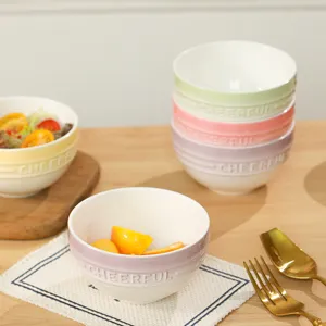 Ensemble de bols en céramique, vaisselle émaillée colorée, style minimaliste moderne pour cuisine.