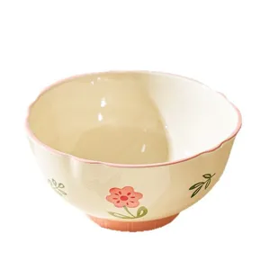 Ciotola di riso in ceramica con motivo floreale fresco e bordo rosa per la cucina domestica.