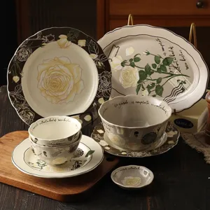 Ensemble de Bol et d'Assiette en Céramique à Fleurs Vintage Style Européen Vaisselle Sous Glaçure Bol de Riz Assiette de Dîner