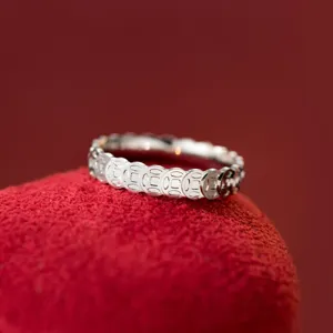 Eleganter S925 Silber Münzring im minimalistischen Design für stilvollen Alltagsschmuck.