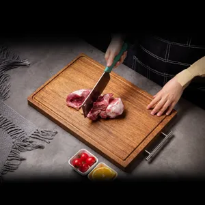 Hoogwaardige massief houten snijplank voor de keuken, duurzame hakblok met handvat en groef.