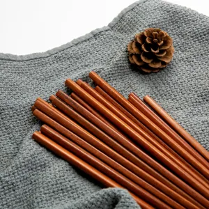 Solid wood ironwood chopsticks set, natural unpainted wooden kitchen tableware for daily use.