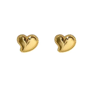 Boucles d'oreilles coeur en or design perlé chic bijou minimaliste élégant tendance