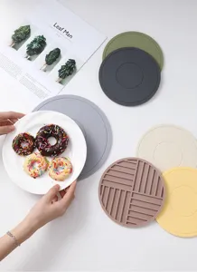 Silicone heat insulation mat set, non-slip placemat for dishes and bowls, durable.