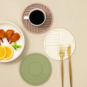 Silicone heat insulation placemat set, round anti-scald mat for dining table, kitchen coaster.