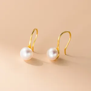 Elegantes pendientes de perlas de agua dulce en plata S999, diseño minimalista chic.