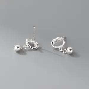S925 Sterlingsilber Knoten Ohrringe mit glatter Hängeperle, minimalistisches Detail.