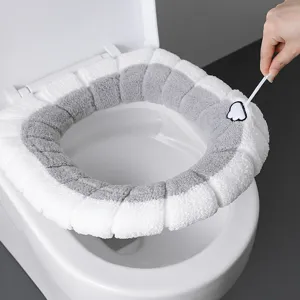 Funda de asiento de inodoro de felpa gruesa, cojín cálido a rayas grises y blancas suaves.