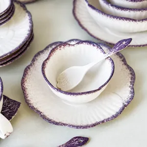 Conjunto de vajilla de cerámica de lujo vintage bol plato cuchara borde violeta decoración.
