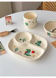 Set di stoviglie in ceramica con coccodrillo cartone animato, piatto diviso, ciotola e tazza.