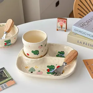 Set di stoviglie in ceramica carino con piatto diviso, tazza e ciotola per uso domestico di bambini.