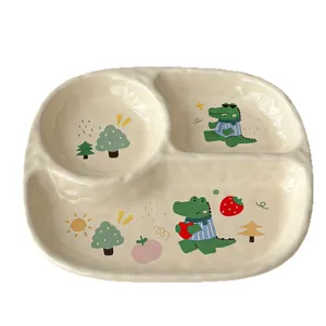 Piatto da cena in ceramica a tre scomparti con motivo di cartoni animati per bambini piccoli.