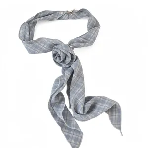 Blauwe ruit stof choker halsketting met rozenbloem accent stijlvol accessoire voor dames