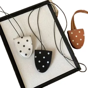 Koreanischer Stil Polka Dot Leder magnetischer Brillenhalter Halskette tragbare Sonnenbrille