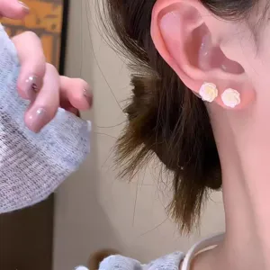 Sweet Floral Stud Earrings For Women Resin Flower Copper Alloy Ear Jewelry Small Fresh Daily Party Accessories