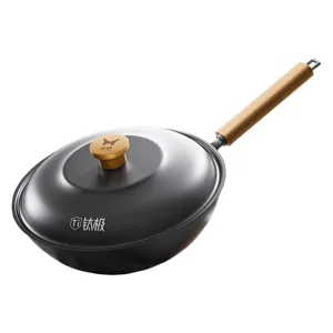 Anti-aanbak koekenpan met houten handvat en glazen deksel, titanium wok voor dagelijks koken.