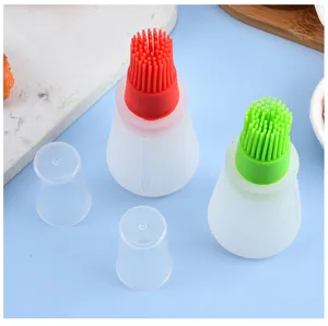 Vue détaillée du flacon d'huile en silicone, brosse, corps souple et bouchon transparent.